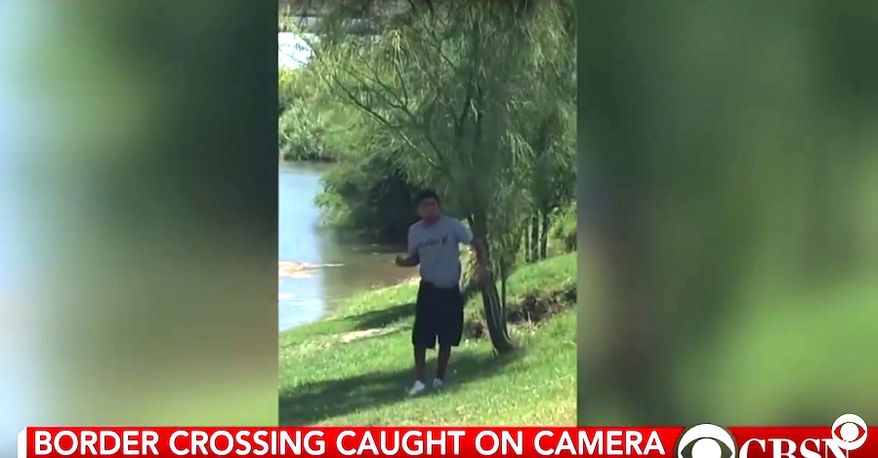 A CBS News crew is confronted by a smuggler for illegal immigrants along the U.S. Southern border with Mexico, July 2018. (Image: CBS News screenshot)