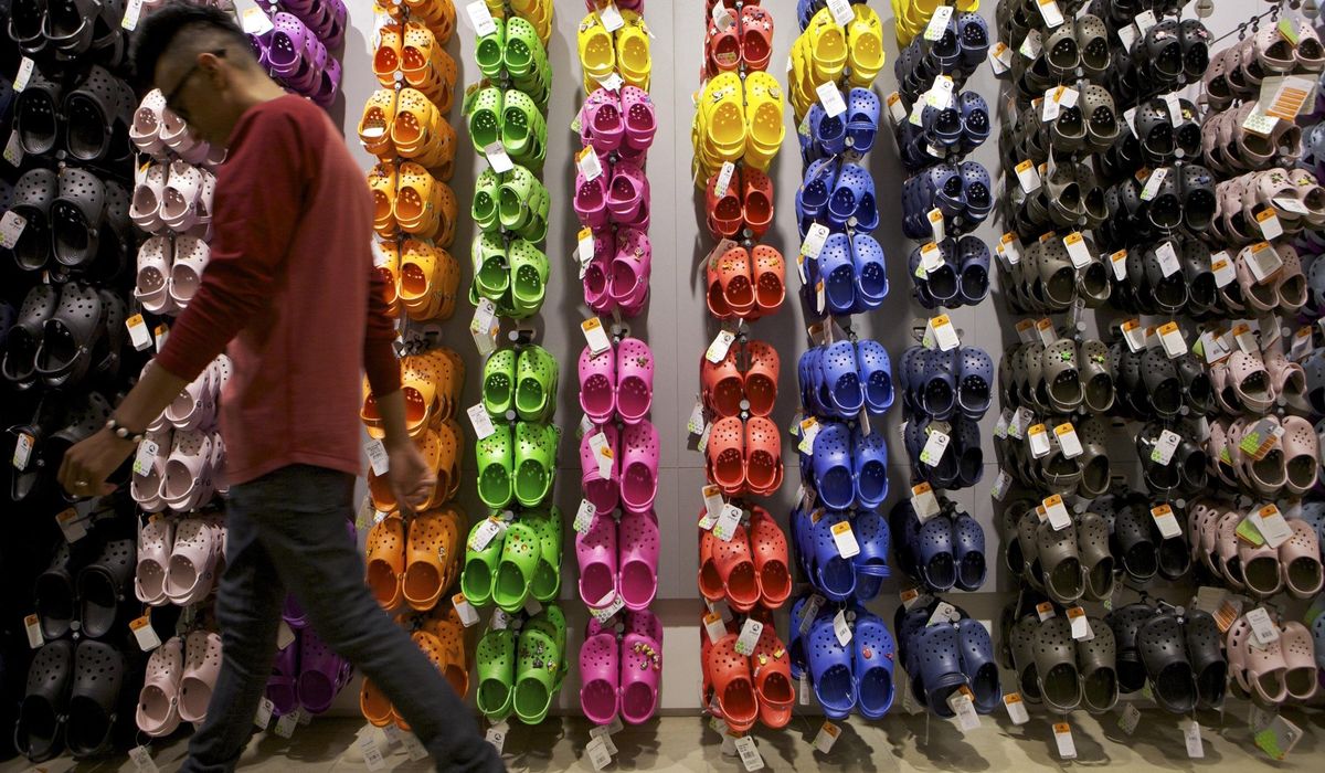 NextImg:Crocs to release NFL team-branded shoes this season