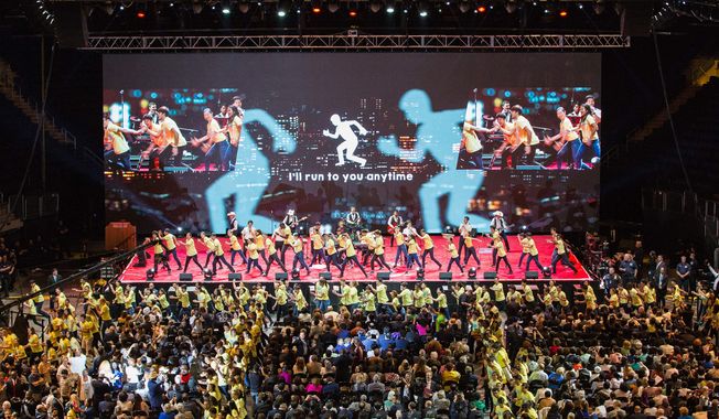 Hundreds of youth performed before an audience of 20,000 at Madison Square Garden for “Peace Starts with Me” rally. (PHOTO CREDIT: HSA-UWC)