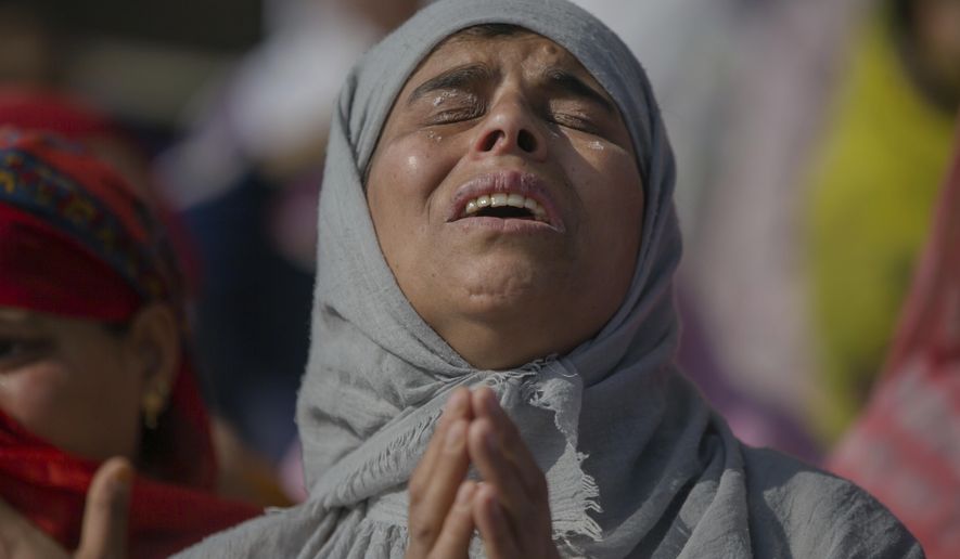 A Kashmiri woman grieves during the funeral of Mohammad Saleem Malik, a civilian, in Srinagar, Indian controlled Kashmir, Thursday, Sep. 27, 2018. Residents say Malik was killed by Indian troops during an anti militancy operation in Srinagar. (AP Photo/Dar Yasin)