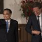 Dutch Prime Minister Mark Rutte gets up as Chinese Premier Li Keqiang proposes a toast during luncheon in The Hague, Netherlands, Monday, Oct. 15, 2018. (AP Photo/Peter Dejong)