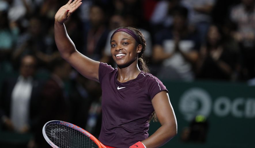 Sloane Stephens of the United States waves to the crowd after beating Naomi Osaka of Japan in their women&#x27;s singles match at the WTA tennis tournament in Singapore on Monday, Oct. 22, 2018. (AP Photo/Vincent Thian)