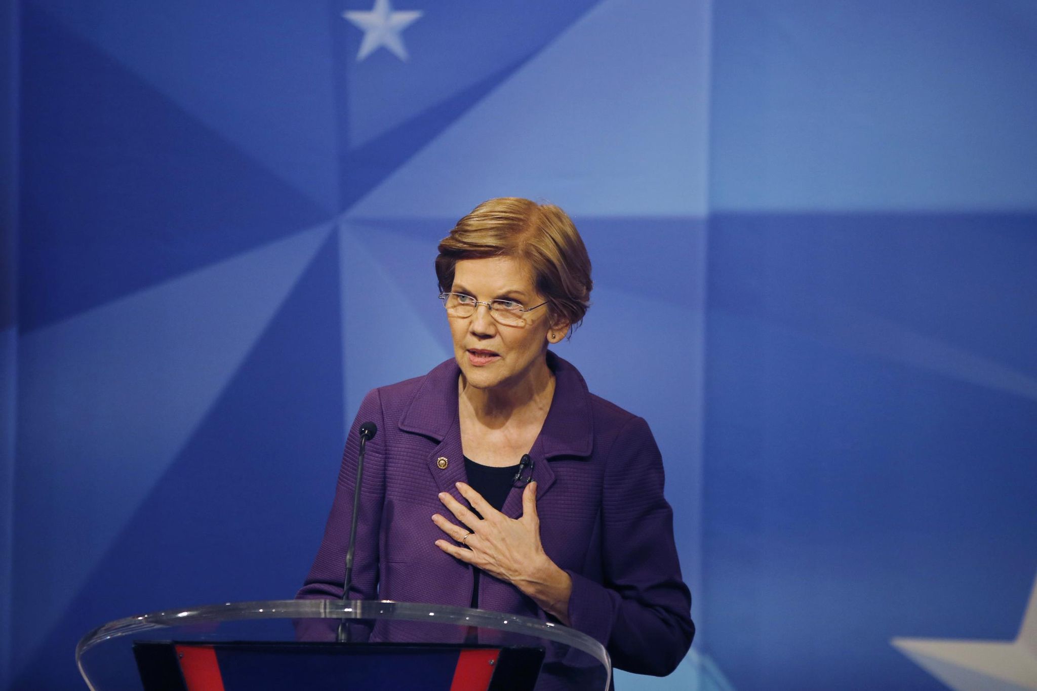 Elizabeth Warren says she’s not aware of her own campaign’s fundraising