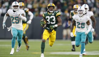 Green Bay Packers&#x27; Aaron Jones breaks away for a 67-yard run during the first half of an NFL football game against the Miami Dolphins Sunday, Nov. 11, 2018, in Green Bay, Wis. (AP Photo/Matt Ludtke)