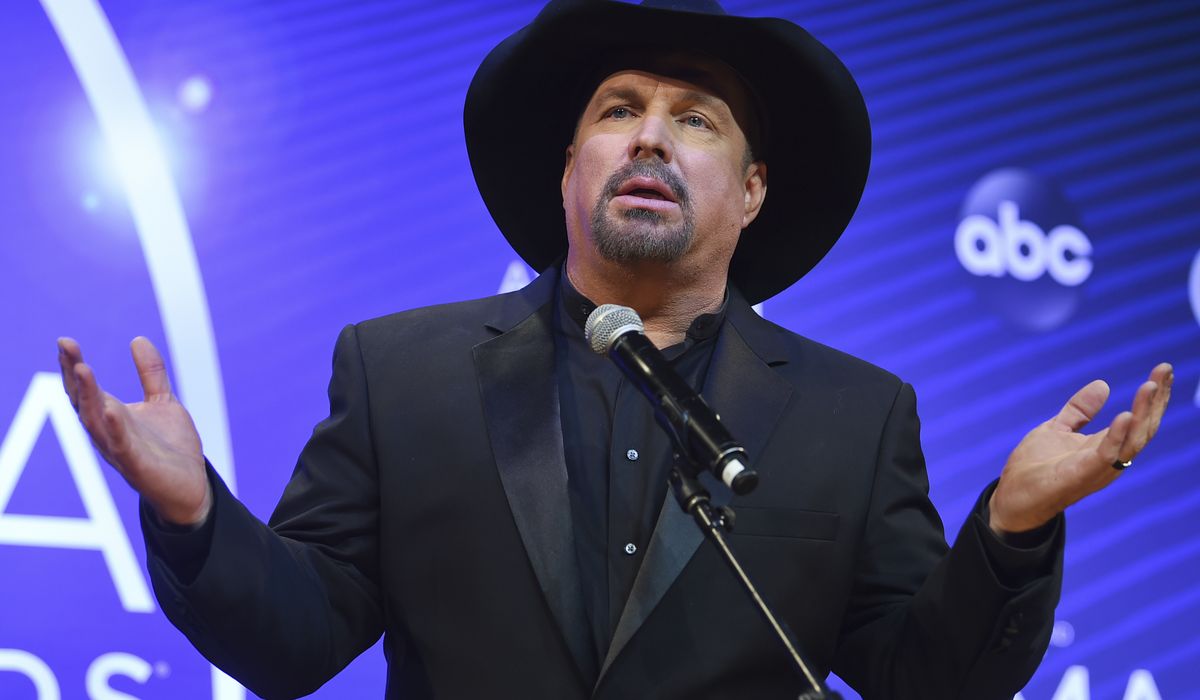 NextImg:Garth Brooks dings ‘a—hole’ boycotters, says his bar will keep serving Bud Light: ‘I love diversity’