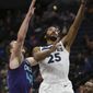 Minnesota Timberwolves&#39; Derrick Rose (25) shoots the ball against Charlotte Hornets&#39; Cody Zeller (40) in the first half of an NBA basketball game Wednesday, Dec. 5, 2018, in Minneapolis. (AP Photo/Stacy Bengs)
