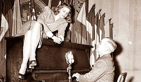 Harry S Truman at the piano with Lauren Bacall. (Associated Press) ** FILE **