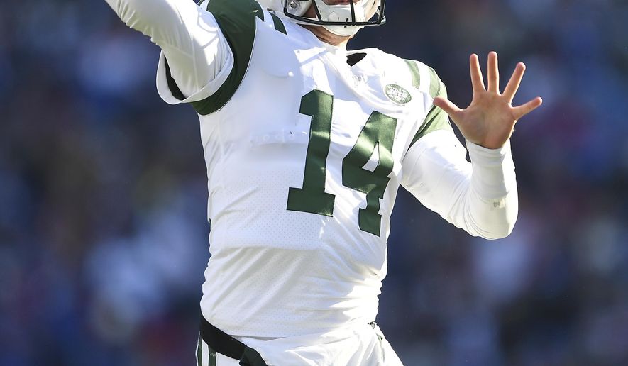 New York Jets quarterback Sam Darnold passes against the Buffalo Bills during the first half of an NFL football game, Sunday, Dec. 9, 2018, in Orchard Park, N.Y. (AP Photo/Adrian Kraus)