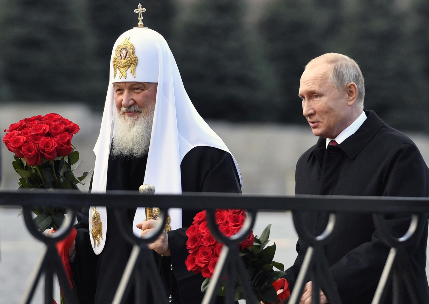 Moskova ile uyumlu Ukraynalı Ortodoks din adamları, Putin'in kilit müttefiki Patrik Kirill için mahkeme çağrısında bulundu