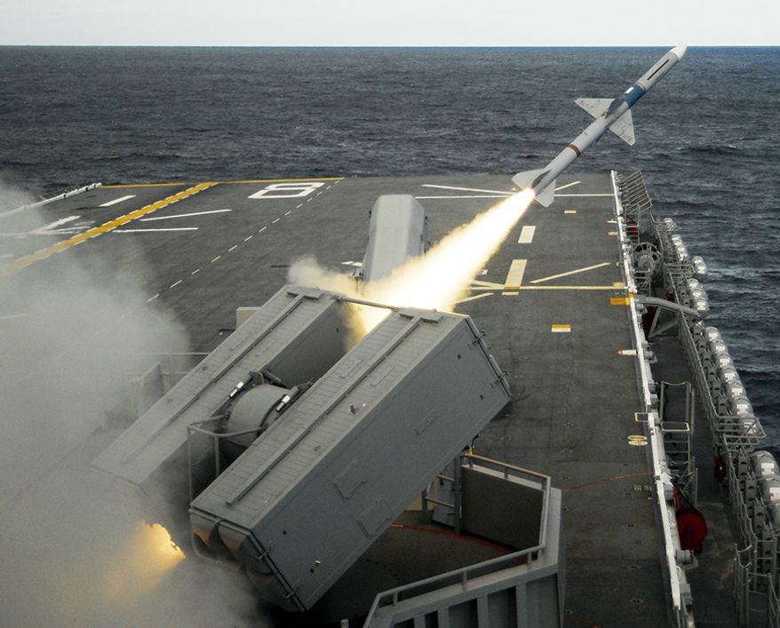 SEA SPARROW MISSILE - The amphibious assault ship USS Makin Island (LHD 8) launches its first NATO Sea Sparrow missile during combined combat system ship qualifications trials. (U.S. Navy photo/Released)