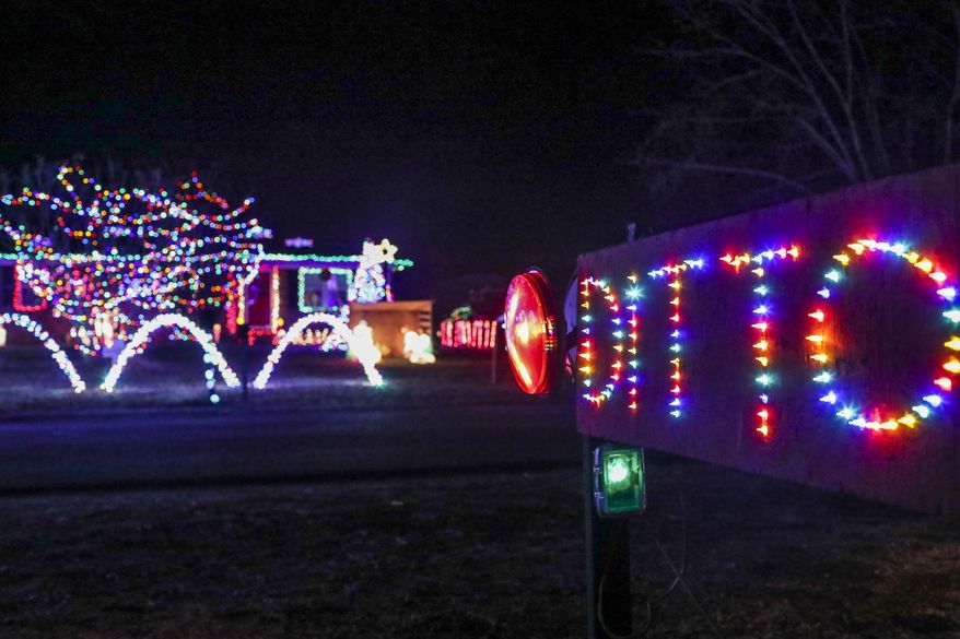 In this Thursday, Dec. 20, 2017 photo, a neighbor's response, right, is pointed at te Christmas light display illuminated outside the home of Jackie Cherry in Bowling Green, Ky. (Austin Anthony/Daily News via AP)