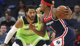 Washington Wizards&#39; Bradley Beal, right, drives against Minnesota Timberwolves&#39; Derrick Rose in the first half of an NBA basketball game Saturday, March 9, 2019, in Minneapolis. (AP Photo/Jim Mone)