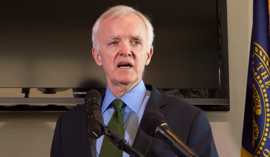 Former Sen. Bob Kerrey of Nebraska is speaking out against fellow Democrats who are politicizing the Russia investigation. (Associated Press/File)