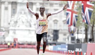 Kenya&#39;s Eliud Kipchoge wins the first place in the men&#39;s race at the 39th London Marathon in London, Sunday, April 28, 2019. (AP Photo/Alastair Grant)