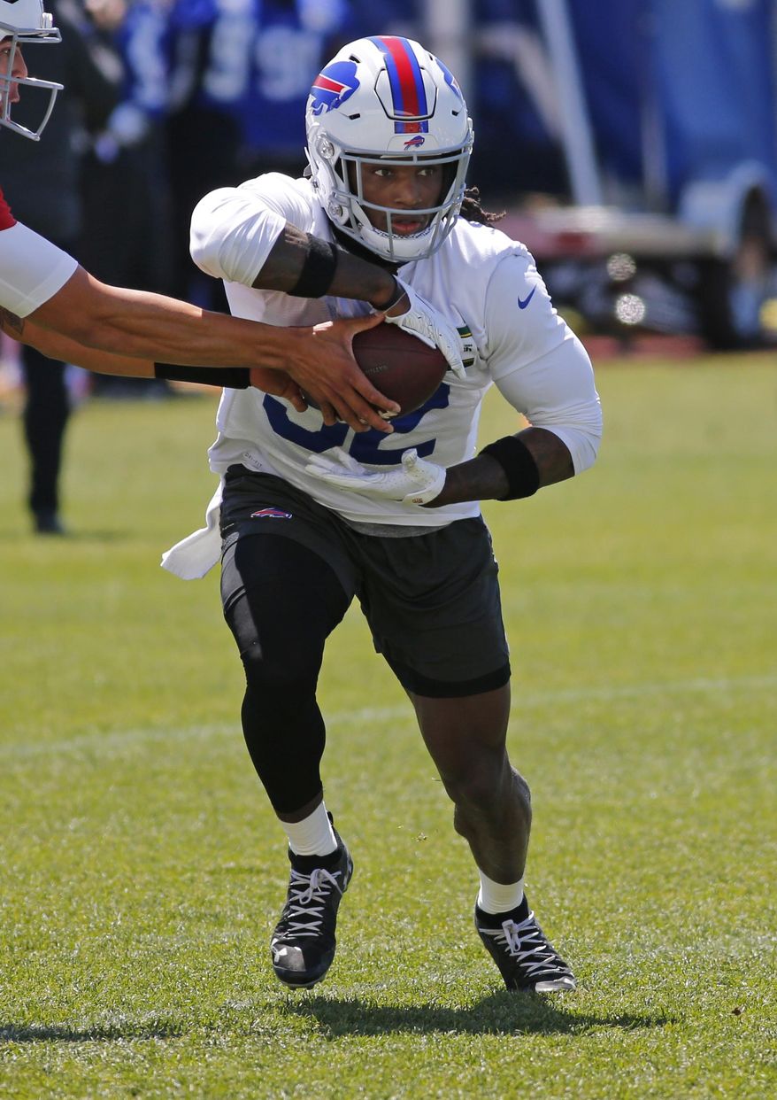 Buffalo Bills running back Senorise Perry (32) gets a handoff during an NFL football organized team activity Tuesday, May 21, 2019, in Orchard Park N.Y. (AP Photo/Jeffrey T. Barnes)
