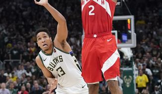 Toronto Raptors&#39; Kawhi Leonard shoots in front of Milwaukee Bucks&#39; Malcolm Brogdon during the second half of Game 5 of the NBA Eastern Conference basketball playoff finals Thursday, May 23, 2019, in Milwaukee. The Raptors won 105-99 to take a 3-2 lead in the series. (AP Photo/Morry Gash)