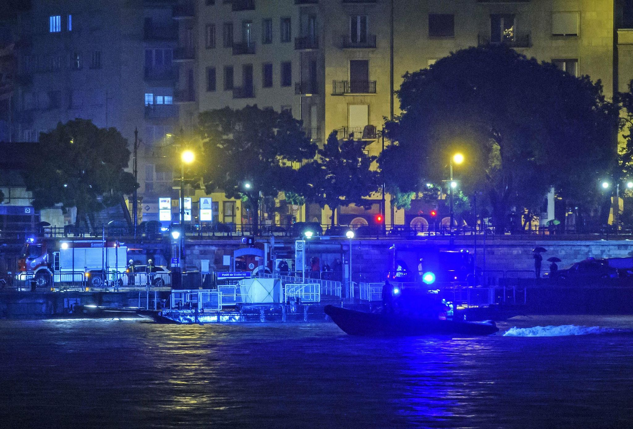 7 Confirmed Dead, 21 Missing After Boar With South Korean Tourists Sinks In Danube | Classic ...