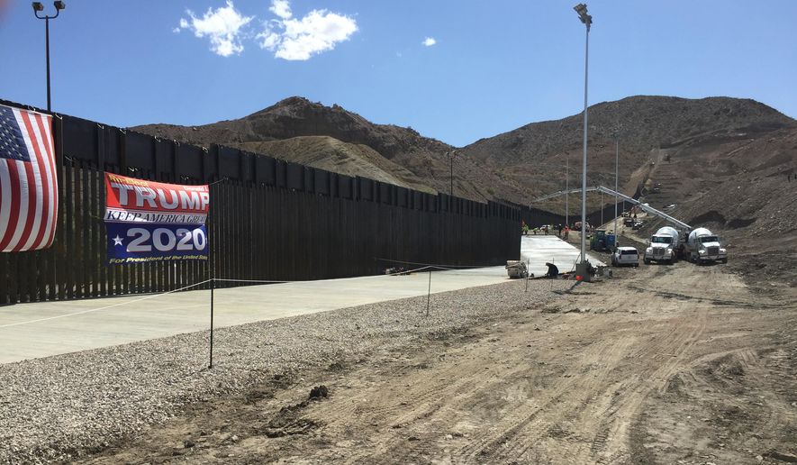 The private wall has upended the border debate, creating new options for fulfilling President Trump&#39;s most prominent campaign promise without having to rely on funding from Congress. (Photo courtesy of We Build the Wall)