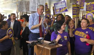 New York City Mayor and and presidential candidate Bill de Blasio joins a strikers at Miami International Airport Thursday, June 27, 2019. During his speech, he said the Spanish slogan “Hasta la Victoria, siempre!” a phrase associated with revolutionary leader Che Guevara and a rally cry for Fidel Castro. That drew criticism in a city heavily influenced by exiles who fled Fidel Castro’s government.  (AP Photo/Marcus Lim)