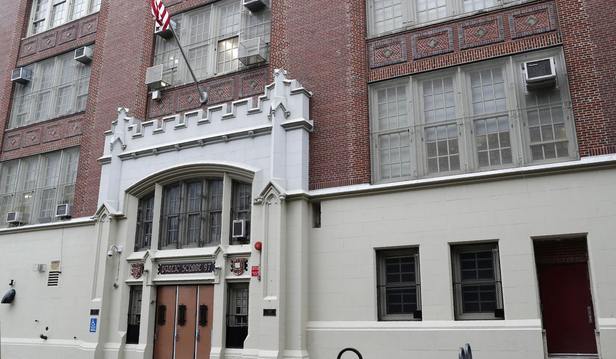 NextImg:Four-year colleges offer dual-credit classes to high schoolers as enrollments fall