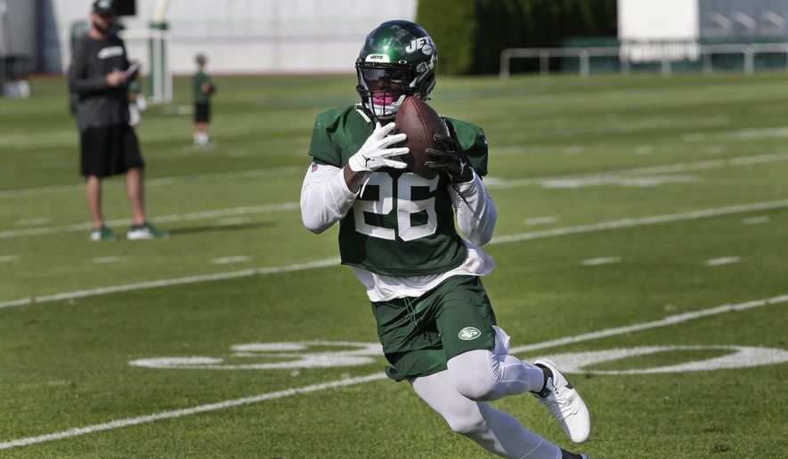 New York Jets running back Le'Veon Bell participates during practice at the NFL football team's training camp in Florham Park, N.J., Thursday, July 25, 2019. (AP Photo/Seth Wenig) **FILE**
