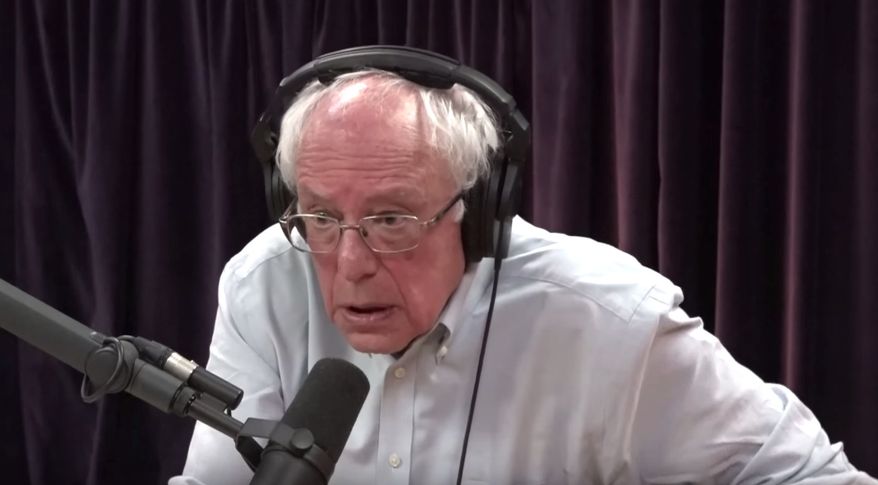 Vermont Sen. Bernie Sanders discusses gun laws with Joe Rogan, Aug. 6, 2019. (Image: YouTube, "The Joe Rogan Experience" videos screenshot)