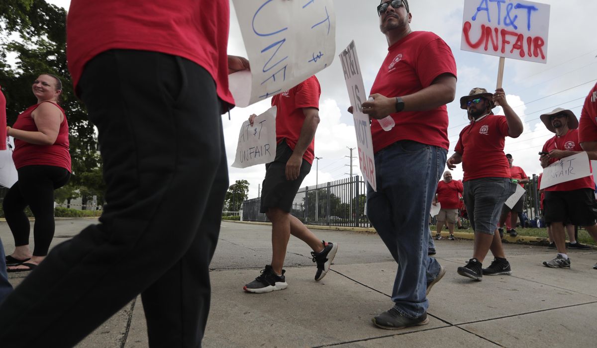 NextImg:CWA-AT&T contract talks break down amid strike