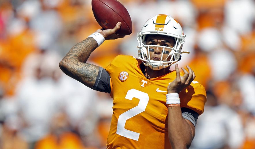 Tennessee quarterback Jarrett Guarantano (2) throws to a receiver in the first half of an NCAA college football game against Georgia State, Saturday, Aug. 31, 2019, in Knoxville, Tenn. (AP Photo/Wade Payne)
