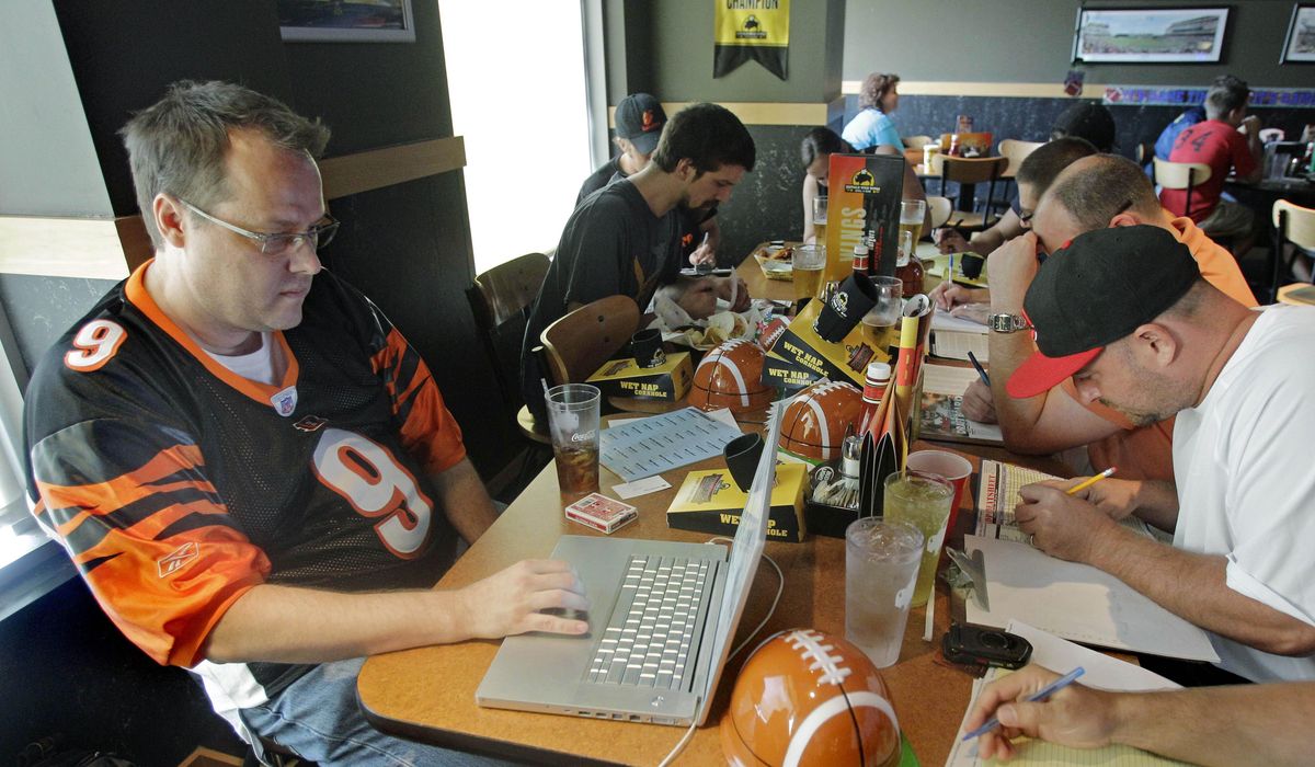 NextImg:Draft parties, celebrities, premium research: Fantasy football fun takes cold, hard cash — a lot