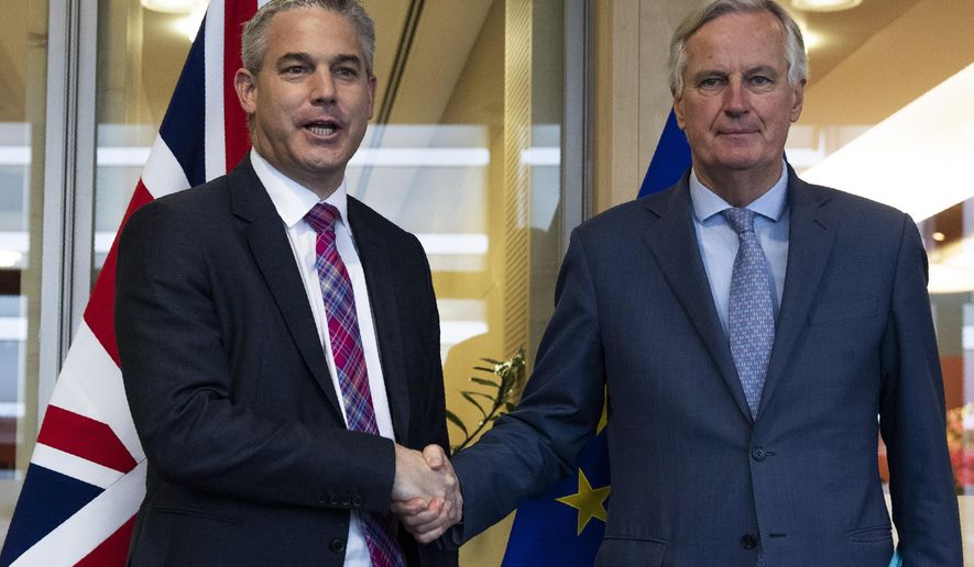 UK Brexit secretary Stephen Barclay, left, shakes hands with European Union chief Brexit negotiator Michel Barnier before their meeting at the European Commission headquarters in Brussels, Friday, Oct. 11, 2019. (AP Photo/Francisco Seco, Pool)