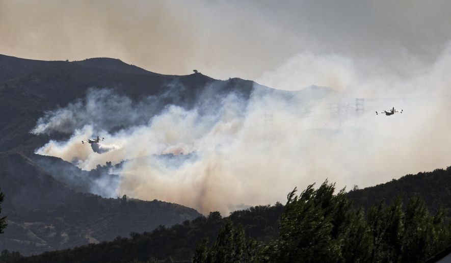 Super scoopers make drops on the Saddleridge fire in Placerita Canyon near Newhall, Calif., Friday, Oct. 11, 2019. (David Crane/The Orange County Register via AP)