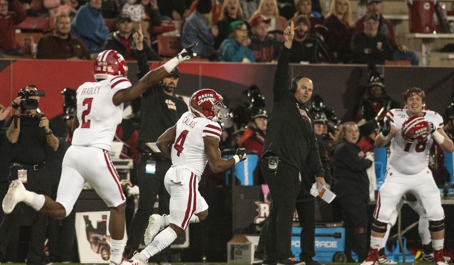 Louisiana-Lafayette running back Raymond Calais (4) runs for an 80-yard touchdown while teammates and coaches celebrate during the second quarter against Arkansas State in an NCAA college football game Thursday, Oct. 17, 2019, in Jonesboro, Ark. (Quentin Winstine/The Sun via AP)
