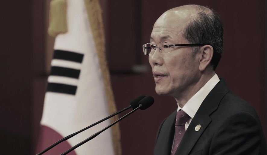 Kim You-geun, deputy director of South Korea&#39;s presidential national security office, speaks at the presidential Blue House in Seoul, South Korea, Friday, Nov. 22, 2019. South Korea says it has decided to continue a 2016 military intelligence-sharing agreement with Japan it previously decided to terminate amid ongoing disputes over their wartime history and trade. (AP Photo/Ahn Young-joon)