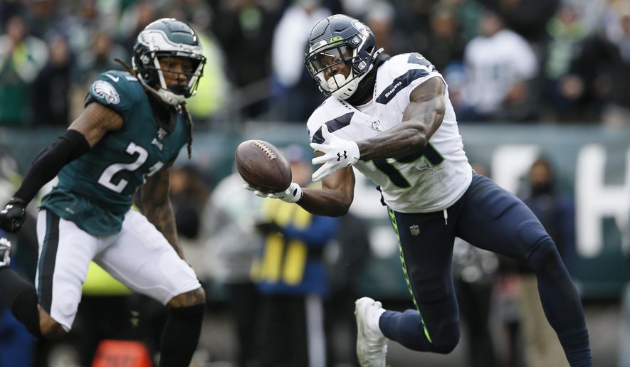 Seattle Seahawks&#39; DK Metcalf (14) cannot hang onto a pass against Philadelphia Eagles&#39; Ronald Darby (21) during the first half of an NFL football game, Sunday, Nov. 24, 2019, in Philadelphia. (AP Photo/Michael Perez)