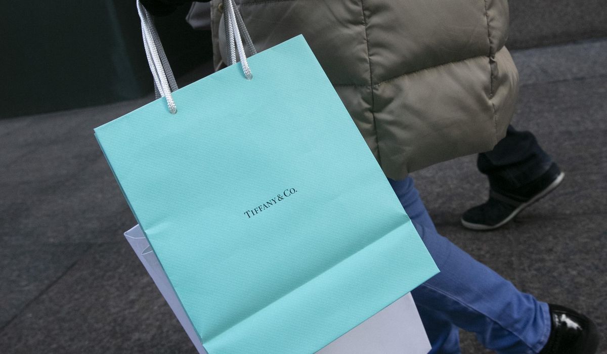 NextImg:Robbers targeting D.C. residents wearing designer brands, police say