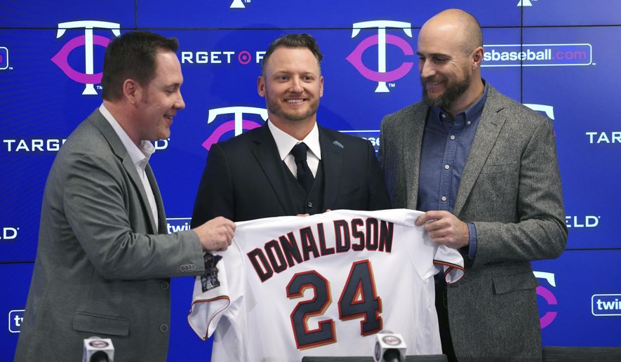 The Minnesota Twins new third baseman Josh Donaldson, flanked by team executive Derek Falvey, left, and manager Rocco Baldelli, is introduced during a baseball news conference Wednesday, Jan. 22, 2020, at Target Field in Minneapolis. (Brian Peterson/Star Tribune via AP)