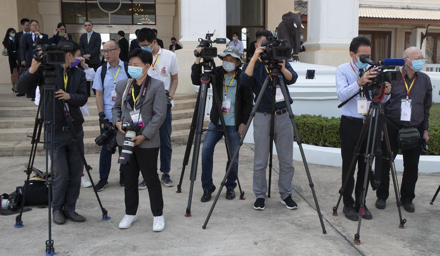 Media wear face masks to protect themselves from a new virus wait China&#39;s Foreign Minister Wang Yi&#39;s arrival at Wattay Airport for the Special ASEAN-China Foreign Ministers&#39; Meeting on the coronavirus disease 2019 (COVID-19) in Vientiane, Laos, Wednesday, Feb. 19, 2020. (AP Photo/Sakchai Lalit)