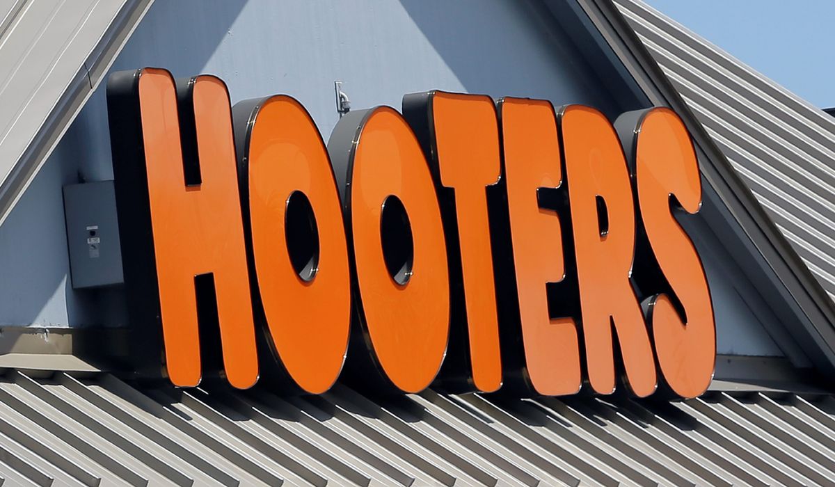 NextImg:Hooters closes multiple locations nationwide