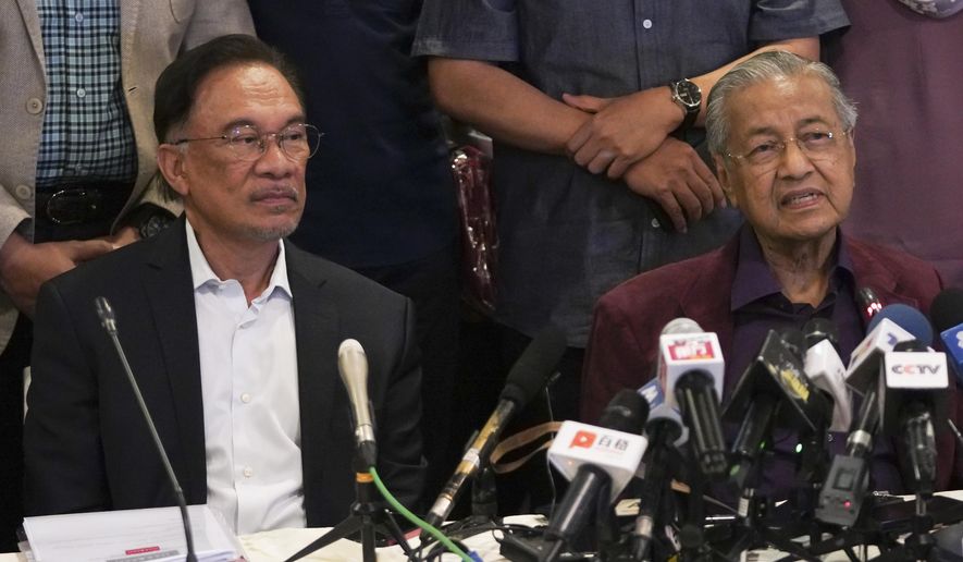 Malaysian King Accepts Mahathir S Resignation Amid Upheaval