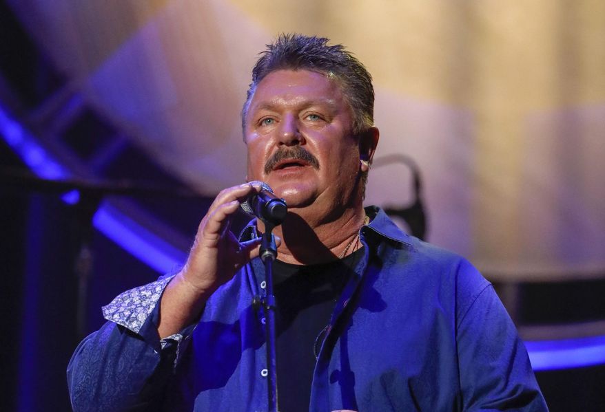 Joe Diffie performing at the 12th annual ACM Honors in Nashville, Tenn. (Photo by Al Wagner/Invision/AP, File)