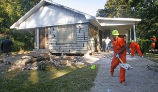 Members of the Mobile County Sheriff&#39;s Department Inmate Work Crew prepare Hank Aaron&#39;s childhood home for it&#39;s move, in Mobile, Ala. Tuesday, Oct. 21, 2008. The house is scheduled to be moved to Hank Aaron Stadium on Friday and will be renovated to what it was when Hank Aaron&#39;s father Herbert first built it in the 1940s. It will then be turned into the Hank Aaron Museum and Learning Center where it will house Aaron memorabilia and offer glimpses into Mobile&#39;s baseball history. (AP Photo/Press-Register, Bill Starling)