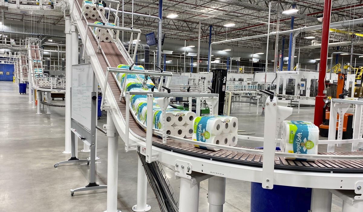 NextImg:Paper chase: Consumers hoard toilet paper, other essentials over worries about dockworkers strike