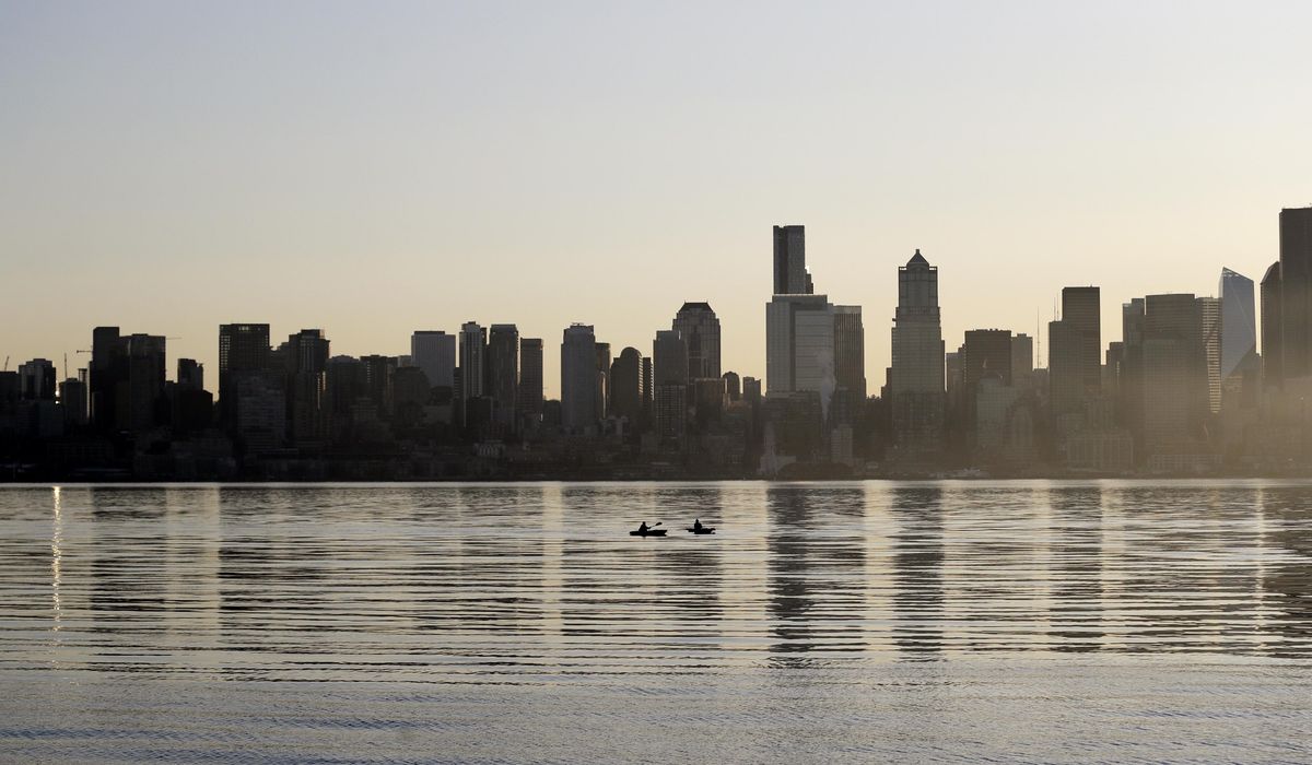 NextImg:Water taxi saves the day for Seattle, thwarting loose barge