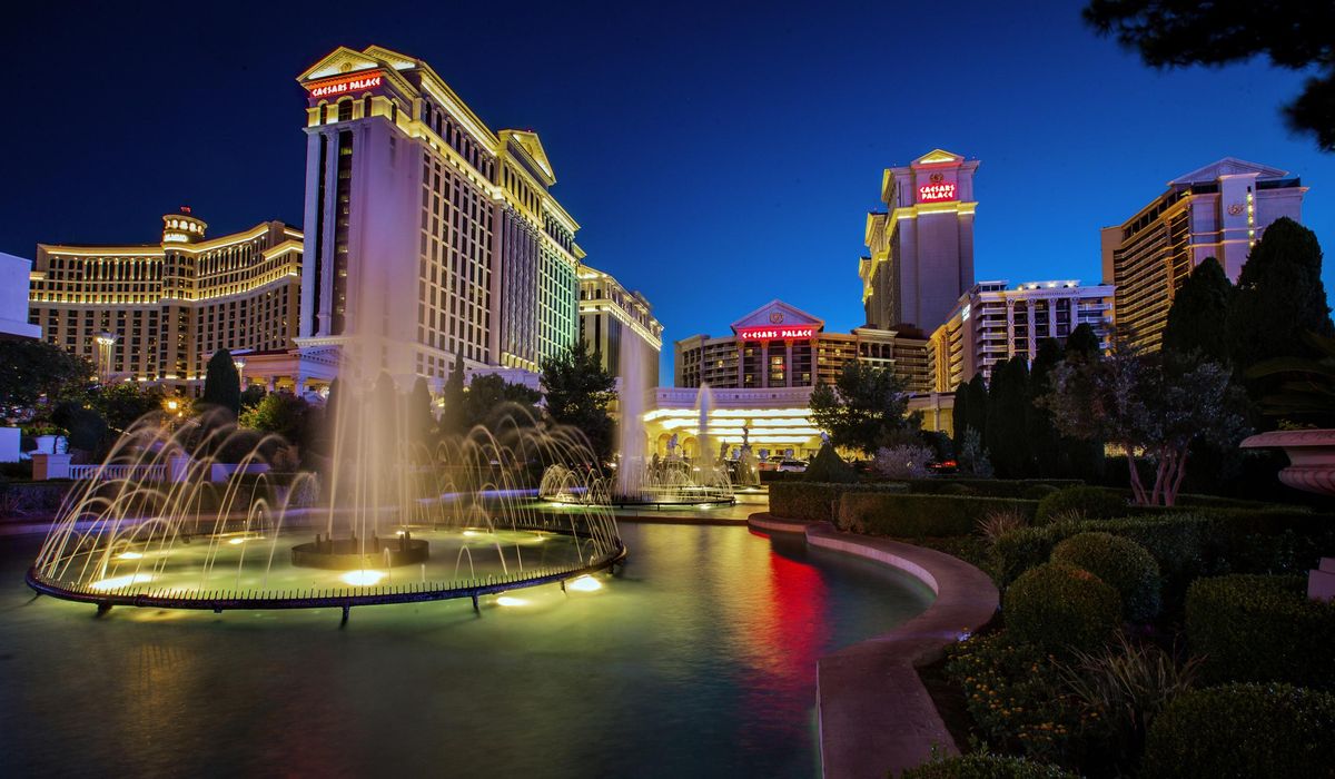 NextImg:Man takes woman hostage in hotel room at Caesars casino, Las Vegas police say