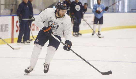Edmonton Oilers&#39; Leon Draisaitl (29) takes part in a drill during NHL hockey training camp in Edmonton, Alberta, Tuesday, July 14, 2020. (Jason Franson/The Canadian Press via AP)