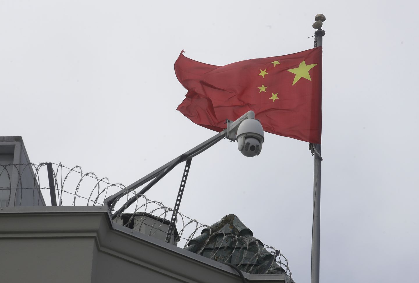 San Francisco, Çin komünizmini ulusun kuruluşunu onurlandırmak için bayrak dikerek kutluyor