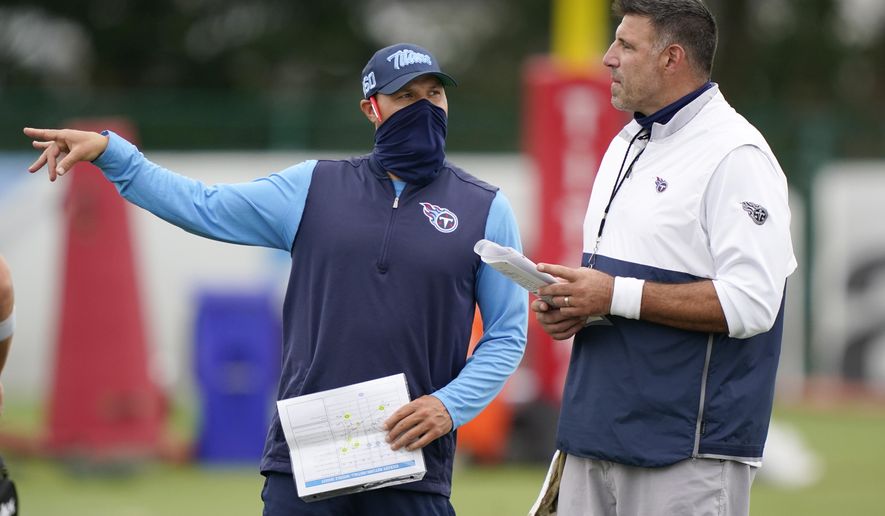 Tennessee Titans head coach Mike Vrabel, right, talks with special teams coach Craig Aukerman during NFL football training camp Friday, Aug. 28, 2020, in Nashville, Tenn. (AP Photo/Mark Humphrey, Pool)