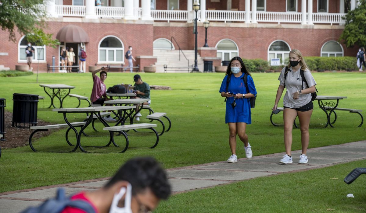 NextImg:Research center withdraws report of fewer college freshmen