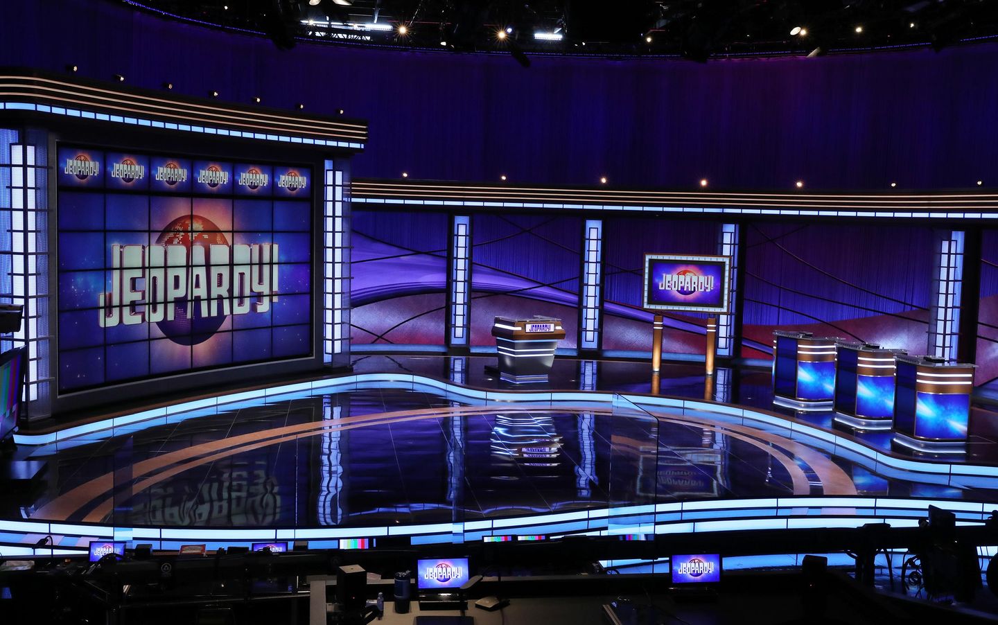 'Jeopardy!' deals with writers' strike by repeating winners and questions