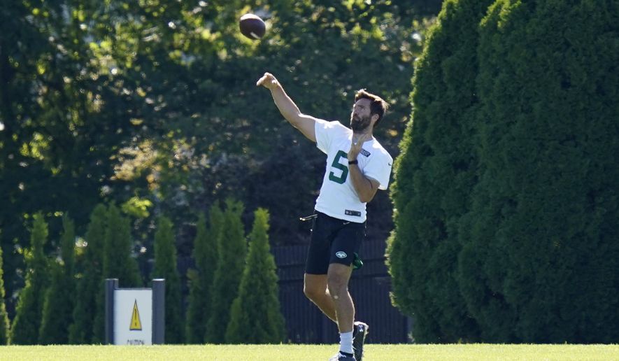 New York Jets quarterback Joe Flacco throws during practice at the NFL football team's training camp in Florham Park, N.J., Thursday, Aug. 20, 2020. (AP Photo/Seth Wenig)